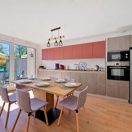 펜션 Maison Avec Jardin Et Commerces A Pied 세브리에
