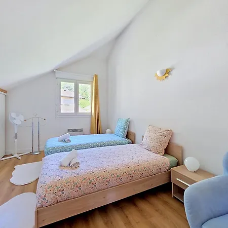 Maison Avec Jardin Et Commerces A Pied * Sévrier